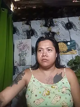 Snapshot of trishacummerts chatting on June 2026 03:52:02 AM trishacummerts online show from June 2026 03:52:02 AM