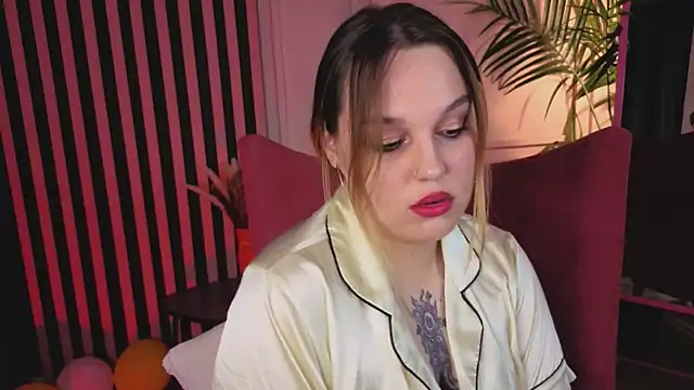 kiki mikki  online show from October 2025 08:42:01 PM