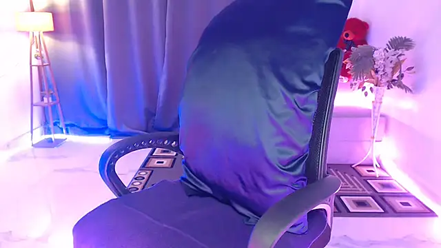 Rashiii  online show from April 2026 07:58:01 PM