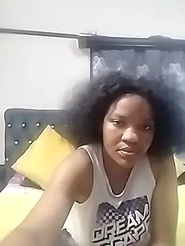 Snapshot of CaramelBoootie chatting on November 2025 06:18:02 PM CaramelBoootie online show from November 2025 06:18:02 PM