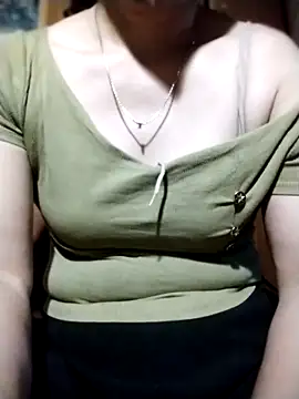 YiyinLy online show from October 2025 08:42:01 PM