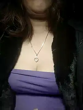 YiyinLy online show from December 2025 07:19:02 PM