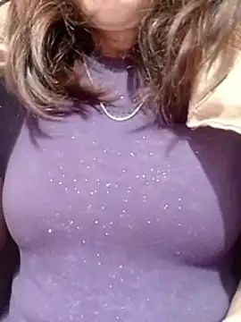 Snapshot of YiyinLy chatting on February 2026 06:56:01 AM YiyinLy online show from February 2026 06:56:01 AM