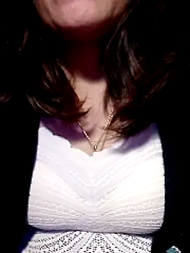 Snapshot of YiyinLy chatting on February 2026 08:47:01 PM YiyinLy online show from February 2026 08:47:01 PM