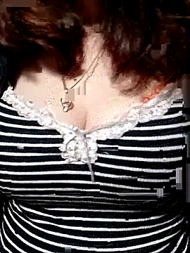 Snapshot of YiyinLy chatting on February 2026 02:49:02 AM YiyinLy online show from February 2026 02:49:02 AM