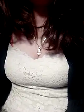 Snapshot of YiyinLy chatting on February 2026 09:20:02 PM YiyinLy online show from February 2026 09:20:02 PM