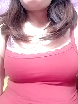 Snapshot of YiyinLy chatting on February 2026 07:29:01 AM YiyinLy online show from February 2026 07:29:01 AM