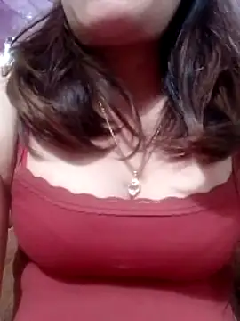 Snapshot of YiyinLy chatting on February 2026 12:05:02 PM YiyinLy online show from February 2026 12:05:02 PM