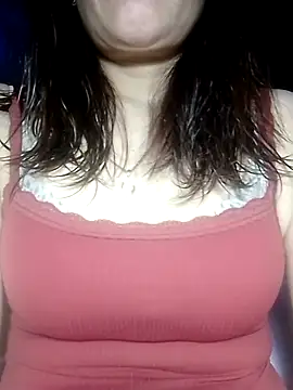 Snapshot of YiyinLy chatting on March 2026 01:24:01 PM YiyinLy online show from March 2026 01:24:01 PM