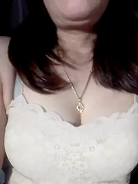 YiyinLy online show from March 2026 11:02:01 PM