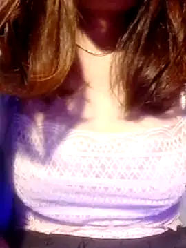 YiyinLy online show from March 2026 11:00:02 PM