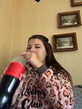 MiraCastellon online show from November 2025 11:32:01 AM