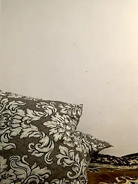 MiraCastellon online show from November 2025 11:42:01 AM