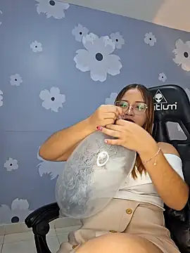 Snapshot of merida_06 chatting on December 2025 08:37:02 PM merida 06 online show from December 2025 08:37:02 PM