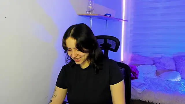 Emily Lindey online show from November 2025 03:23:01 AM