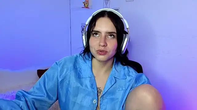 Emily Lindey online show from February 2026 07:51:01 AM