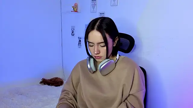 Emily Lindey online show from February 2026 03:13:02 AM