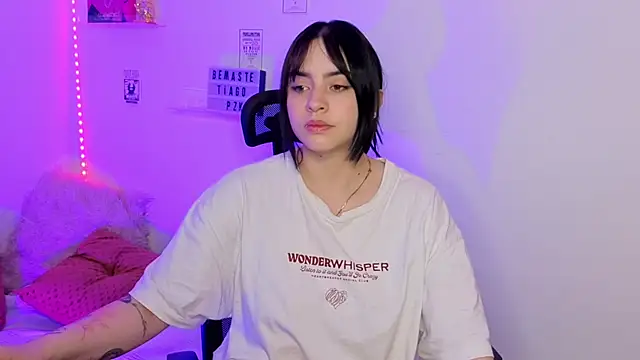 Emily Lindey online show from March 2026 07:13:02 AM