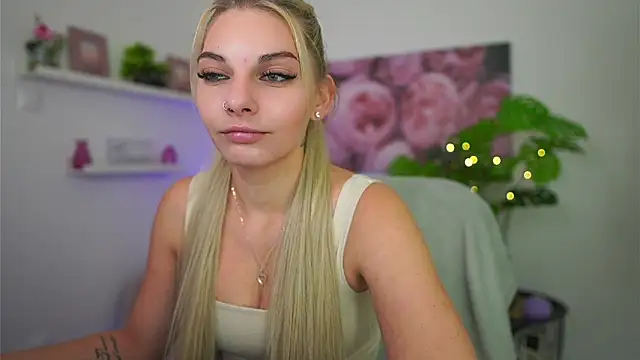 Snapshot of Vanda_Lust chatting on October 2025 08:17:01 AM Vanda Lust online show from October 2025 08:17:01 AM