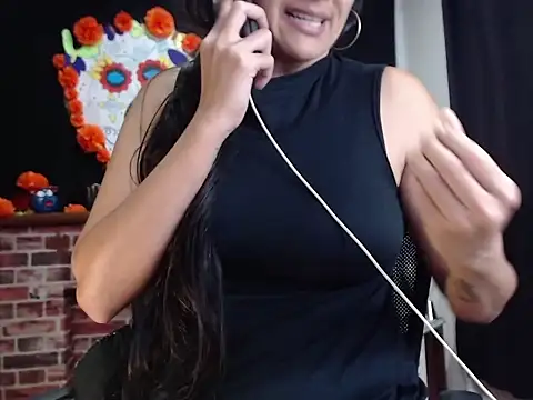 Snapshot of Lucyy_Naugthy chatting on November 2025 01:28:01 PM Lucyy Naugthy online show from November 2025 01:28:01 PM