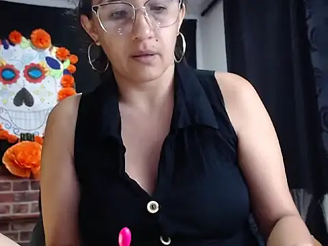 Snapshot of Lucyy_Naugthy chatting on November 2025 12:26:01 PM Lucyy Naugthy online show from November 2025 12:26:01 PM