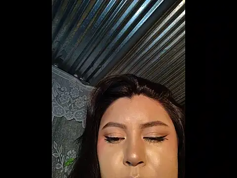 Snapshot of EliaStone05 chatting on January 2026 04:39:02 AM EliaStone05 online show from January 2026 04:39:02 AM