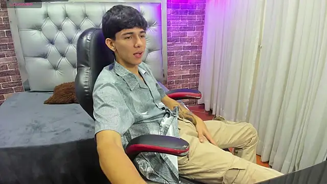 Snapshot of AmethystShadow17 chatting on October 2025 03:34:04 PM AmethystShadow17 online show from October 2025 03:34:04 PM