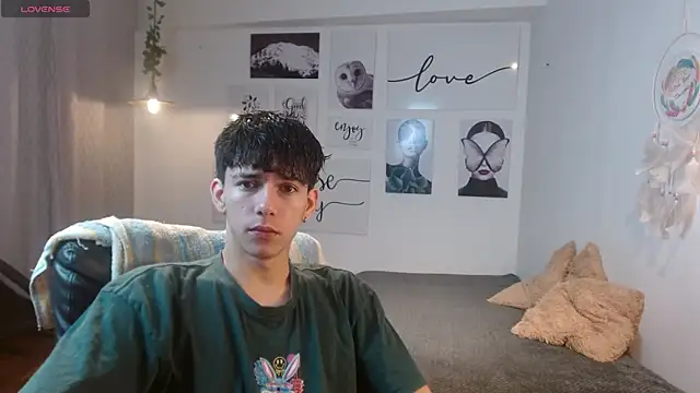 Snapshot of AmethystShadow17 chatting on November 2025 04:18:02 PM AmethystShadow17 online show from November 2025 04:18:02 PM