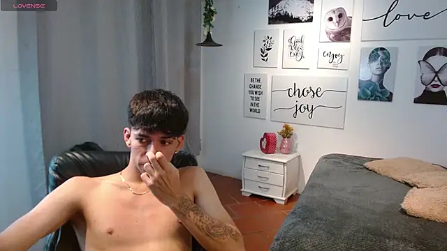 Snapshot of AmethystShadow17 chatting on November 2025 07:28:01 PM AmethystShadow17 online show from November 2025 07:28:01 PM