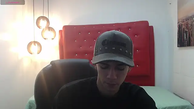 AmethystShadow17 online show from December 2025 04:12:02 PM