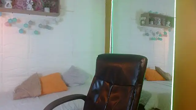 AmethystShadow17 online show from April 2026 03:44:01 PM