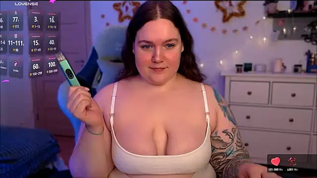 Snapshot of SummerTina chatting on January 2025 05:05:01 PM SummerTina online show from January 2025 05:05:01 PM