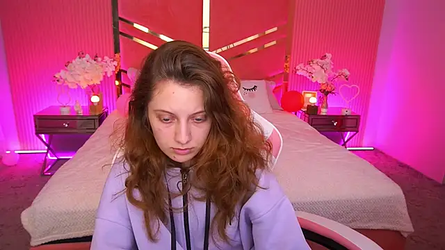 CuteeFoxy online show from December 2025 02:23:02 PM