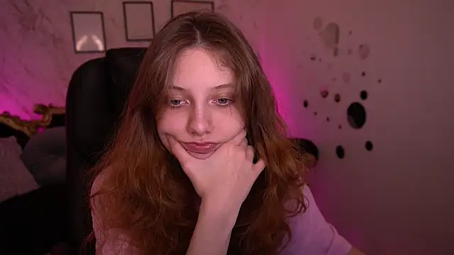 CuteeFoxy online show from April 2026 12:32:01 PM