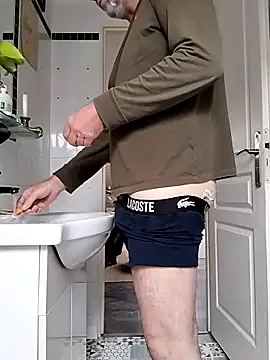 nicolaspgarnier online show from October 2025 08:47:01 AM