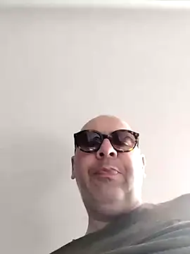 nicolaspgarnier online show from March 2026 10:34:02 AM