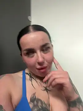 Snapshot of lucycoxxoxo chatting on May 2026 10:50:03 PM lucycoxxoxo online show from May 2026 10:50:03 PM