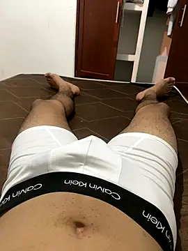 Muchachito18 online show from November 2025 04:12:02 AM