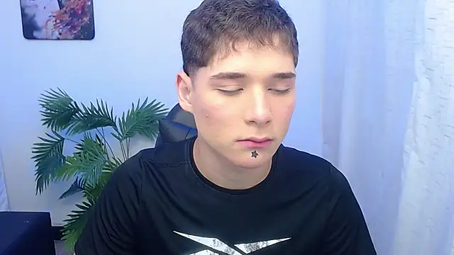 Snapshot of Mattass18 chatting on June 2026 01:32:02 PM Mattass18 online show from June 2026 01:32:02 PM