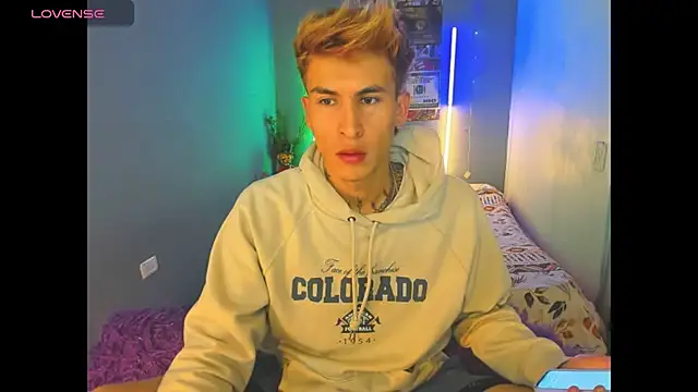 Snapshot of Latin_boysxxxx chatting on March 2026 11:33:01 PM Latin boysxxxx online show from March 2026 11:33:01 PM