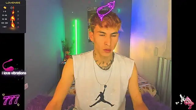 Snapshot of Latin_boysxxxx chatting on March 2026 01:11:01 AM Latin boysxxxx online show from March 2026 01:11:01 AM