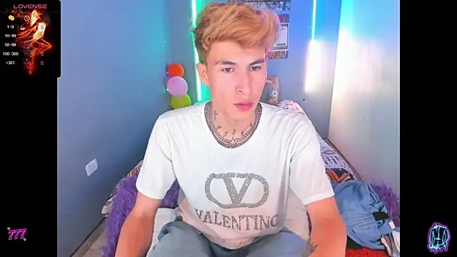 Snapshot of Latin_boysxxxx chatting on May 2026 03:25:02 AM Latin boysxxxx online show from May 2026 03:25:02 AM