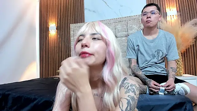 Snapshot of AnnieAndLeandro chatting on February 2026 09:51:01 PM AnnieAndLeandro online show from February 2026 09:51:01 PM