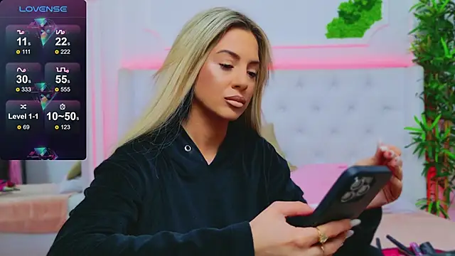 Snapshot of AriannaSins chatting on January 2025 01:20:01 PM AriannaSins online show from January 2025 01:20:01 PM