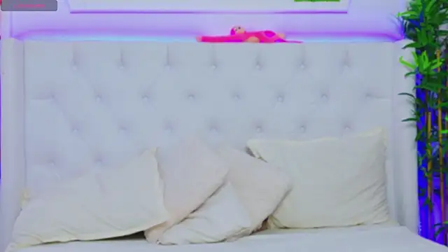 Snapshot of AriannaSins chatting on February 2025 01:17:02 PM AriannaSins online show from February 2025 01:17:02 PM