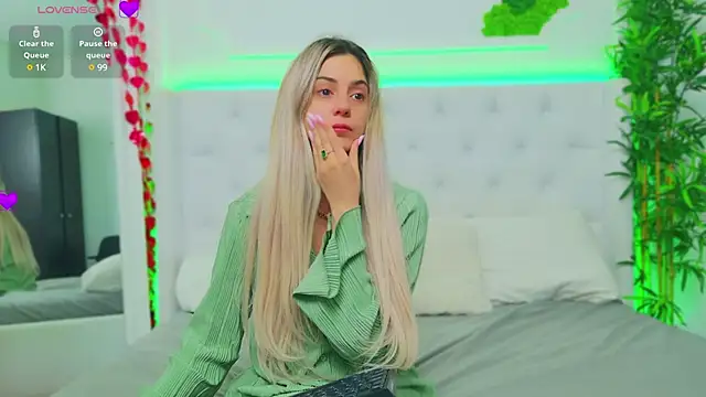 Snapshot of AriannaSins chatting on March 2025 01:42:02 PM AriannaSins online show from March 2025 01:42:02 PM