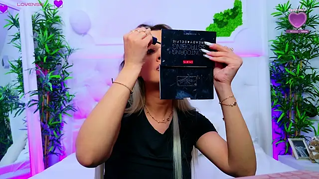 Snapshot of AriannaSins chatting on October 2025 01:45:01 PM AriannaSins online show from October 2025 01:45:01 PM