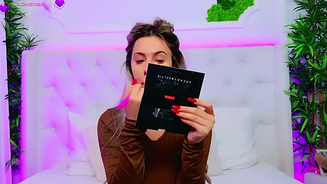 AriannaSins online show from December 2025 01:20:02 PM