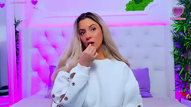 AriannaSins online show from December 2025 02:35:02 PM