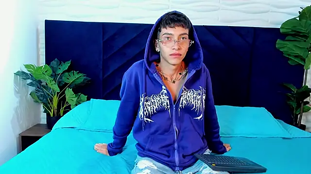 Tiam muller online show from October 2025 03:47:02 AM